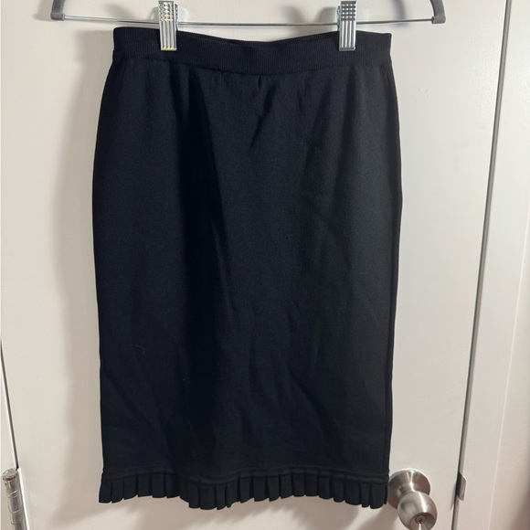 Dresses & Skirts - Pleated hem knee length skirt